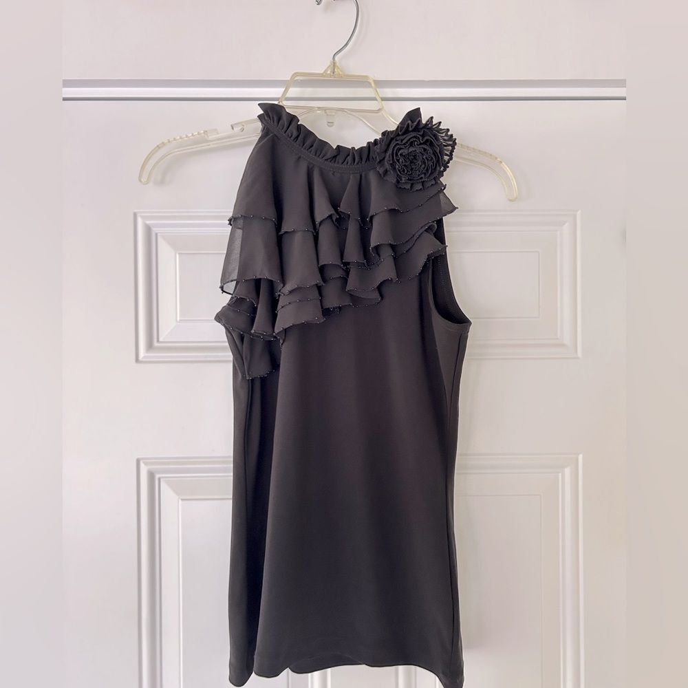 White House Black Market black sleeveless beaded ruffle top w flower pin XS